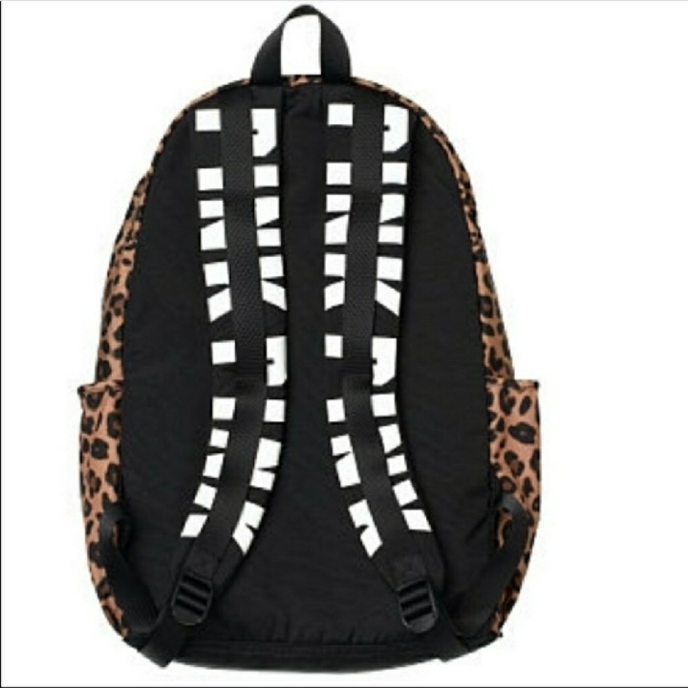 🆕Pink VS 2017 Pink Leopard Backpack - Picture 2 of 5